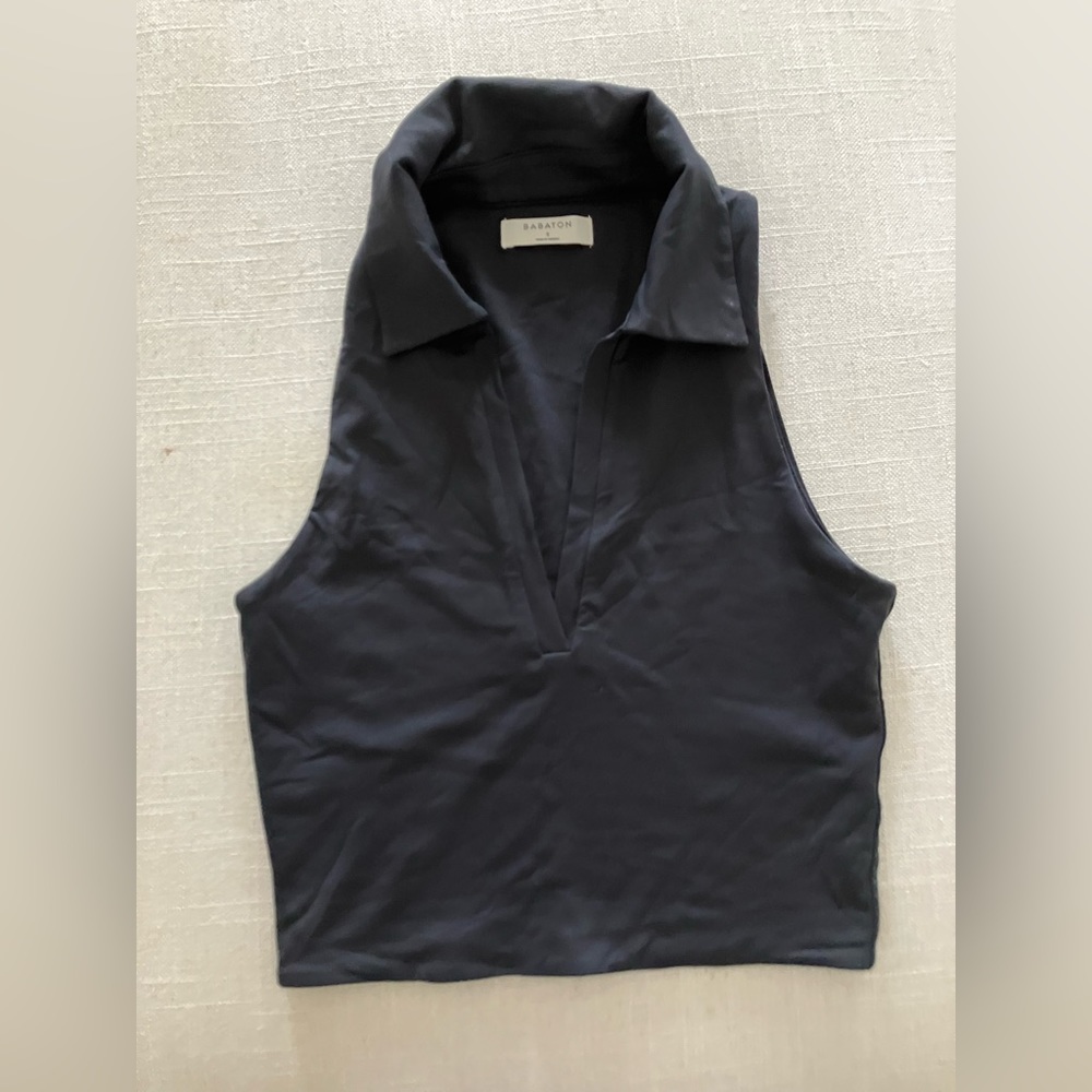 Aritzia babaton black colored crop